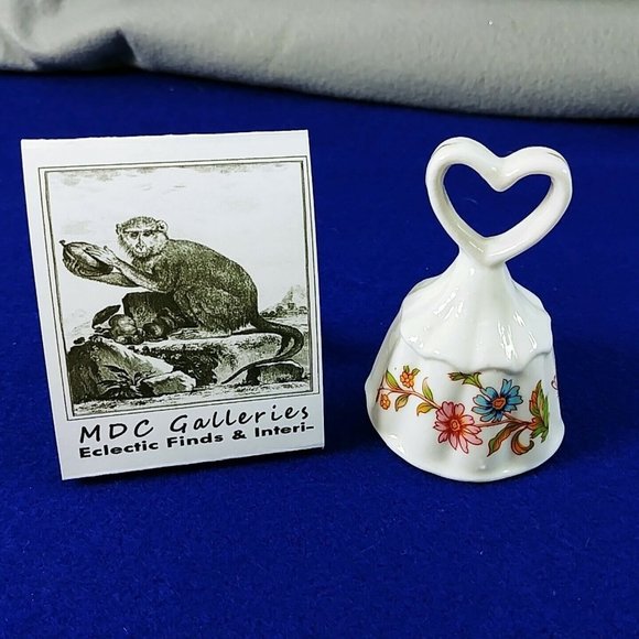 Aynsley Cottage Garden Porcelain Dinner Bell With Heart Shape Handle - Picture 5 of 8